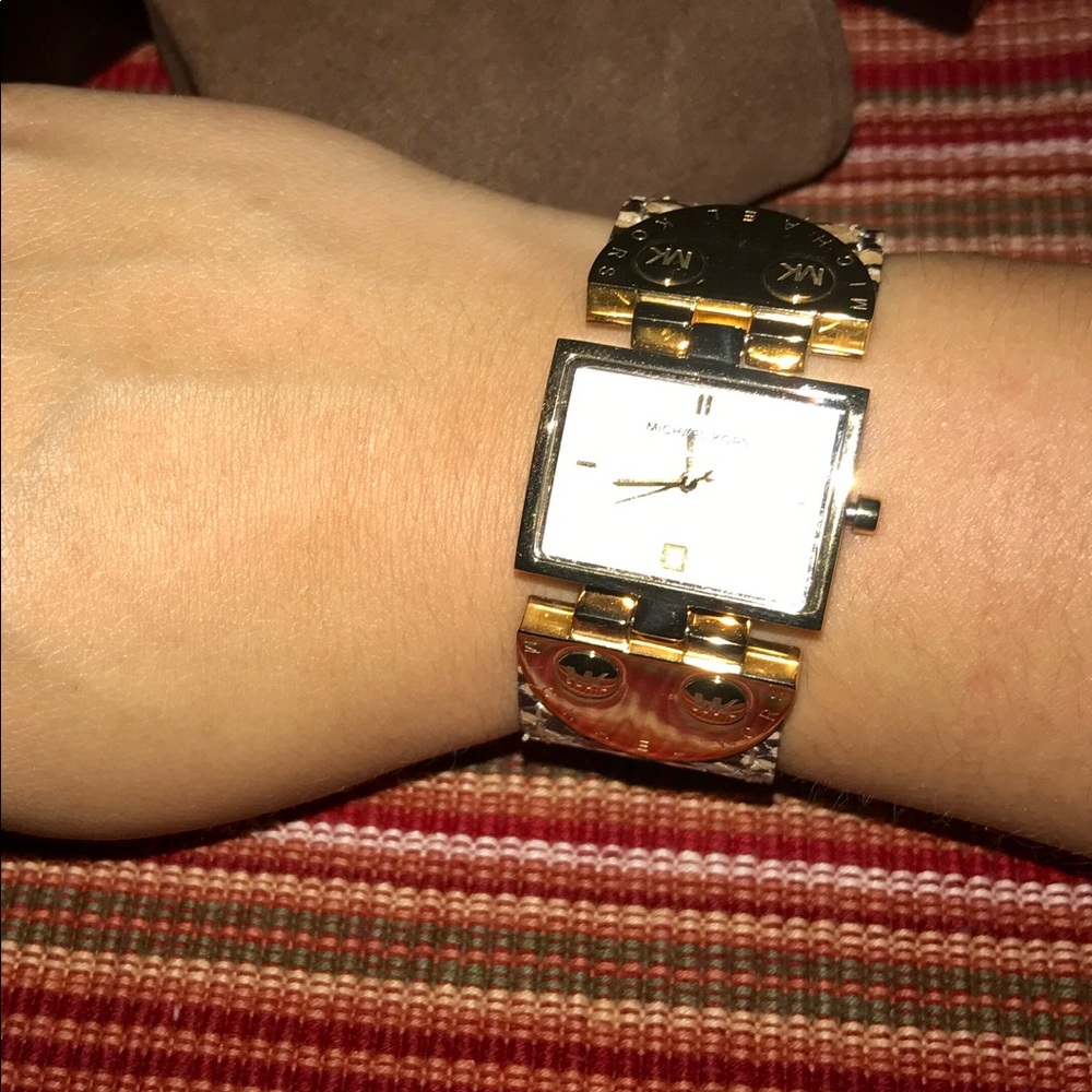 Michael Kors use watch